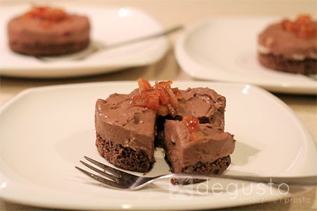 Aksamitny czekoladowy sernik z wiśniami sernik aksamitny z mascarpone 1 degusto - przepisy smaczne i proste